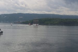 Segelschiff auf dem Oslofjord kurz vor der Ankunft in Oslo